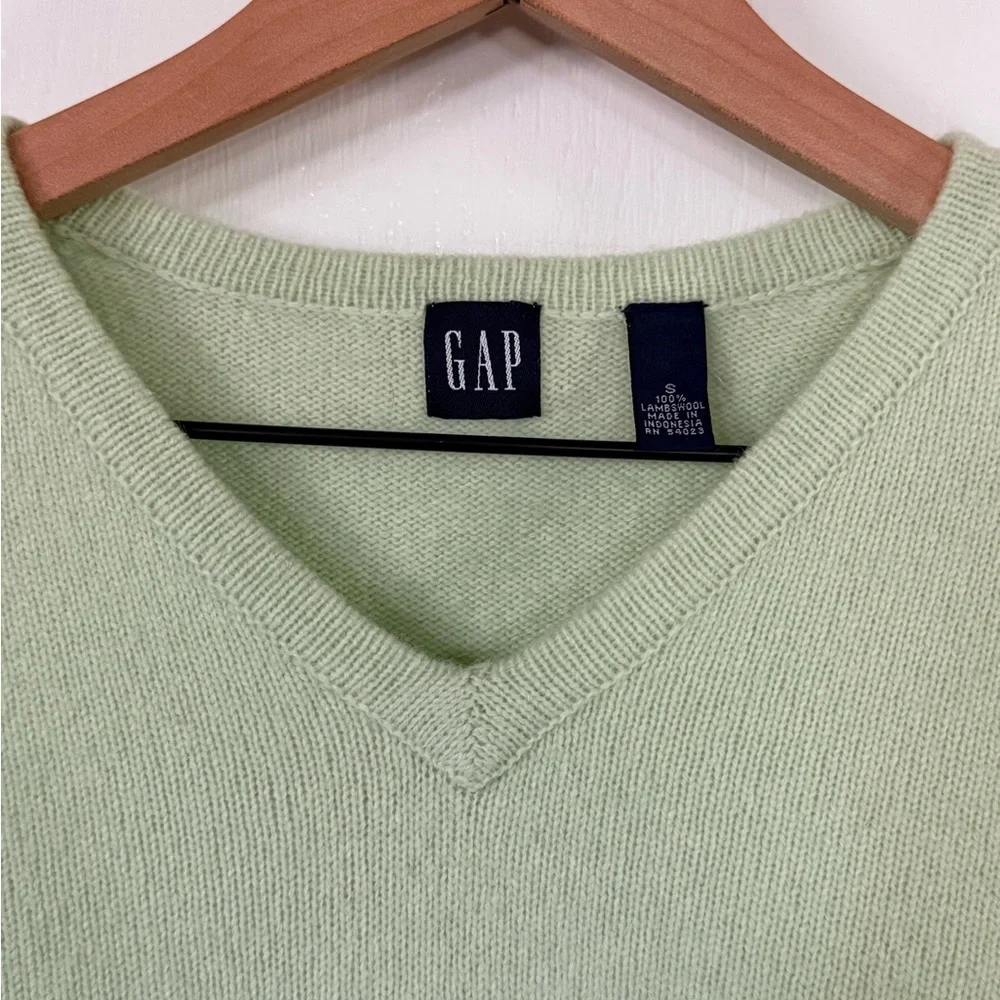 GAP 100% Lambswool V-Neck Sweater Sage Green Size Small Soft Lightweight Classic
